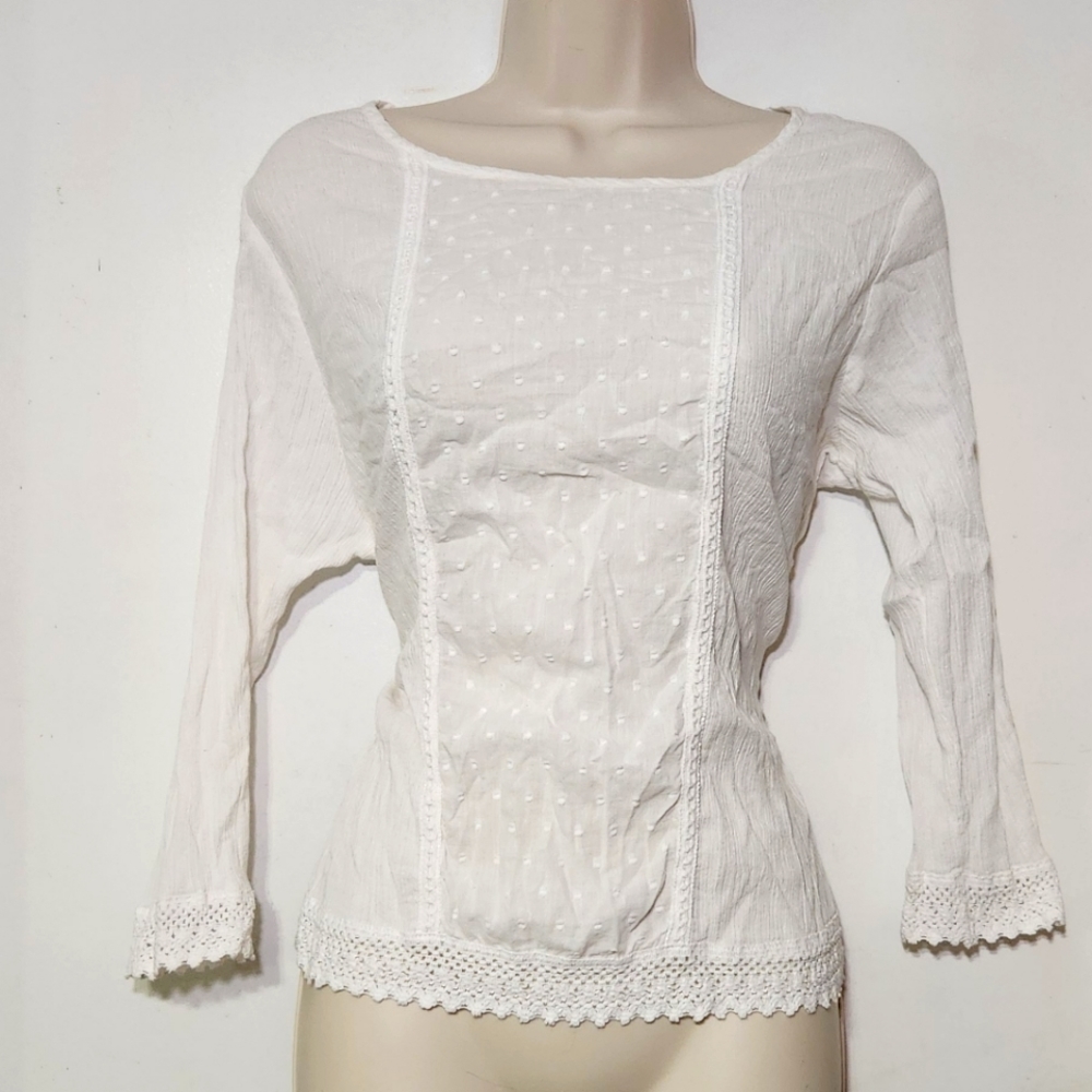 LifeStyle petite-large 100% cotton blouse with lace and eyelet style detail
